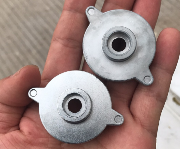 鋁壓鑄件數(shù)控去毛刺機(jī)磁力拋光機(jī)去毛刺效果